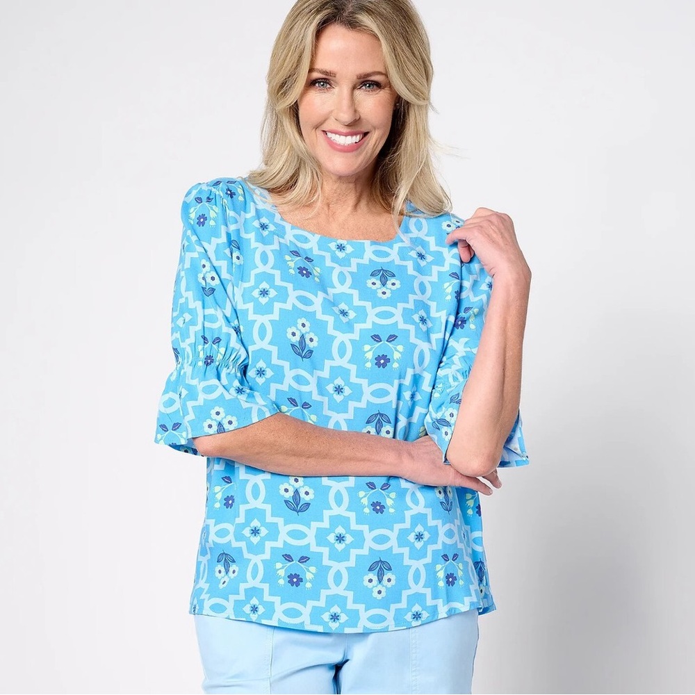 NWOT D&Co QVC Blue Floral Print Top Womens Size Small Ruffle Bell Sleeve Blouse